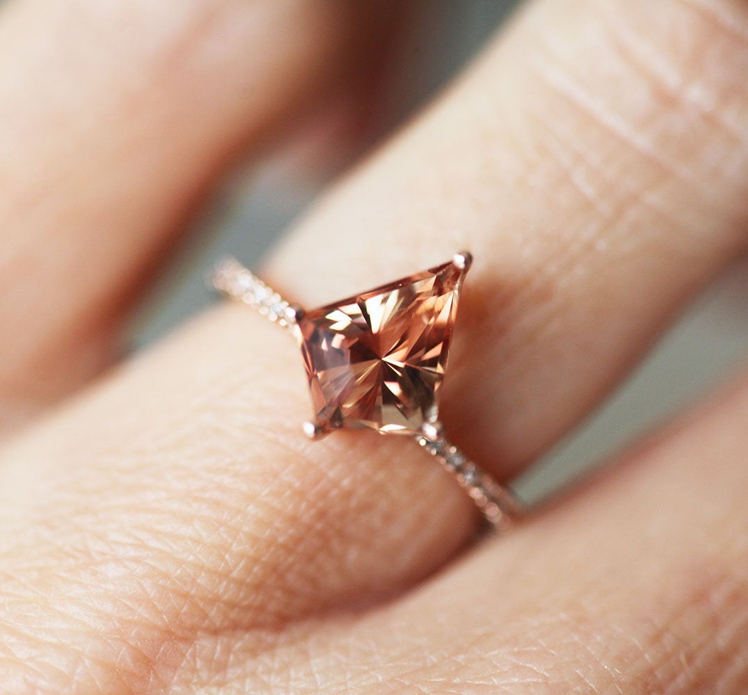 VERENIČKI PRSTEN LENNOKS KITE-CUT OREGON SUNSTONE-Capucinne