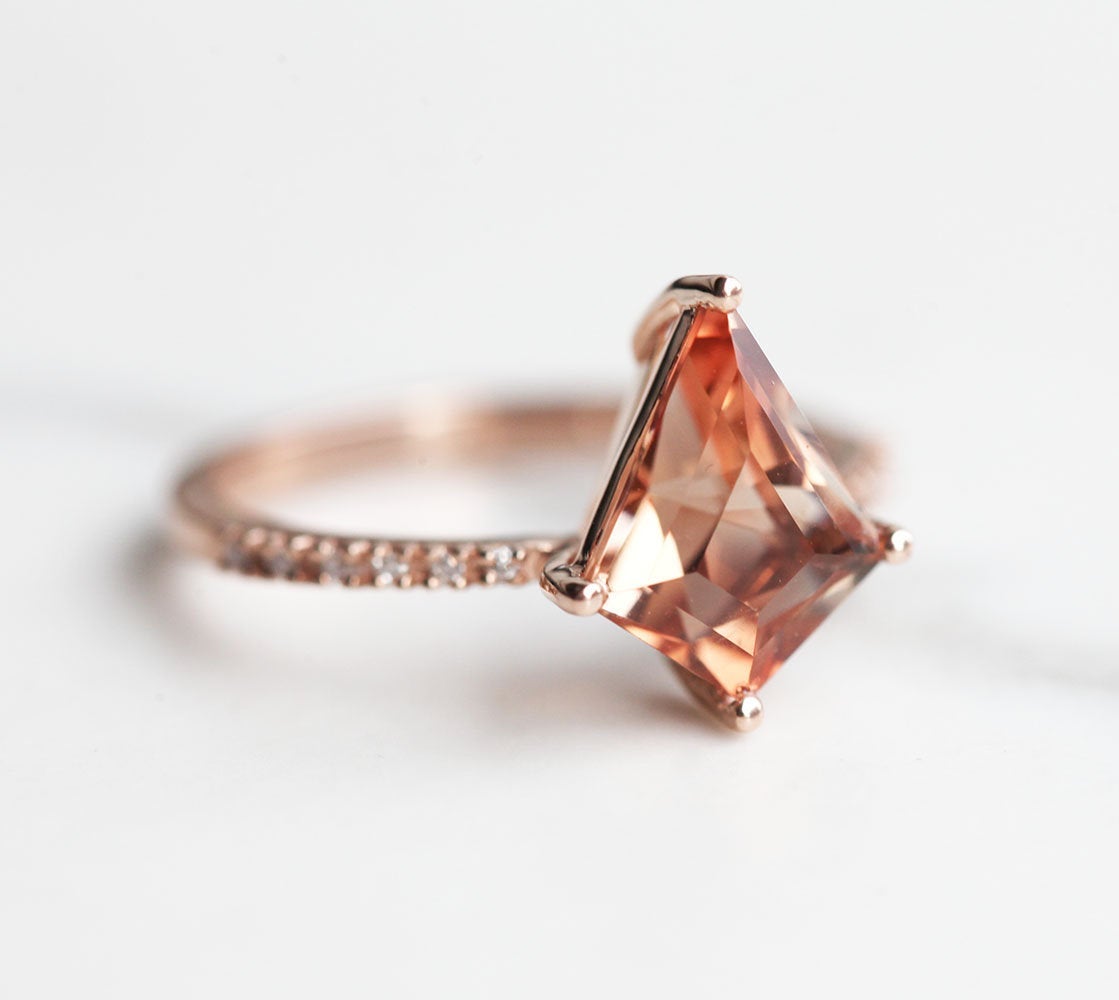VERENIČKI PRSTEN LENNOKS KITE-CUT OREGON SUNSTONE-Capucinne