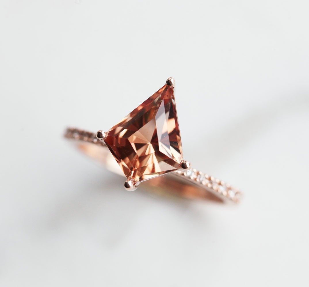 VERENIČKI PRSTEN LENNOKS KITE-CUT OREGON SUNSTONE-Capucinne