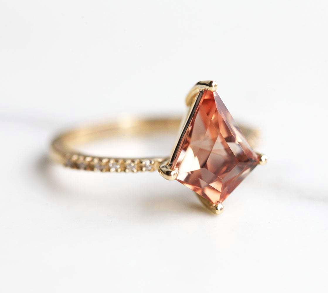 VERENIČKI PRSTEN LENNOKS KITE-CUT OREGON SUNSTONE-Capucinne