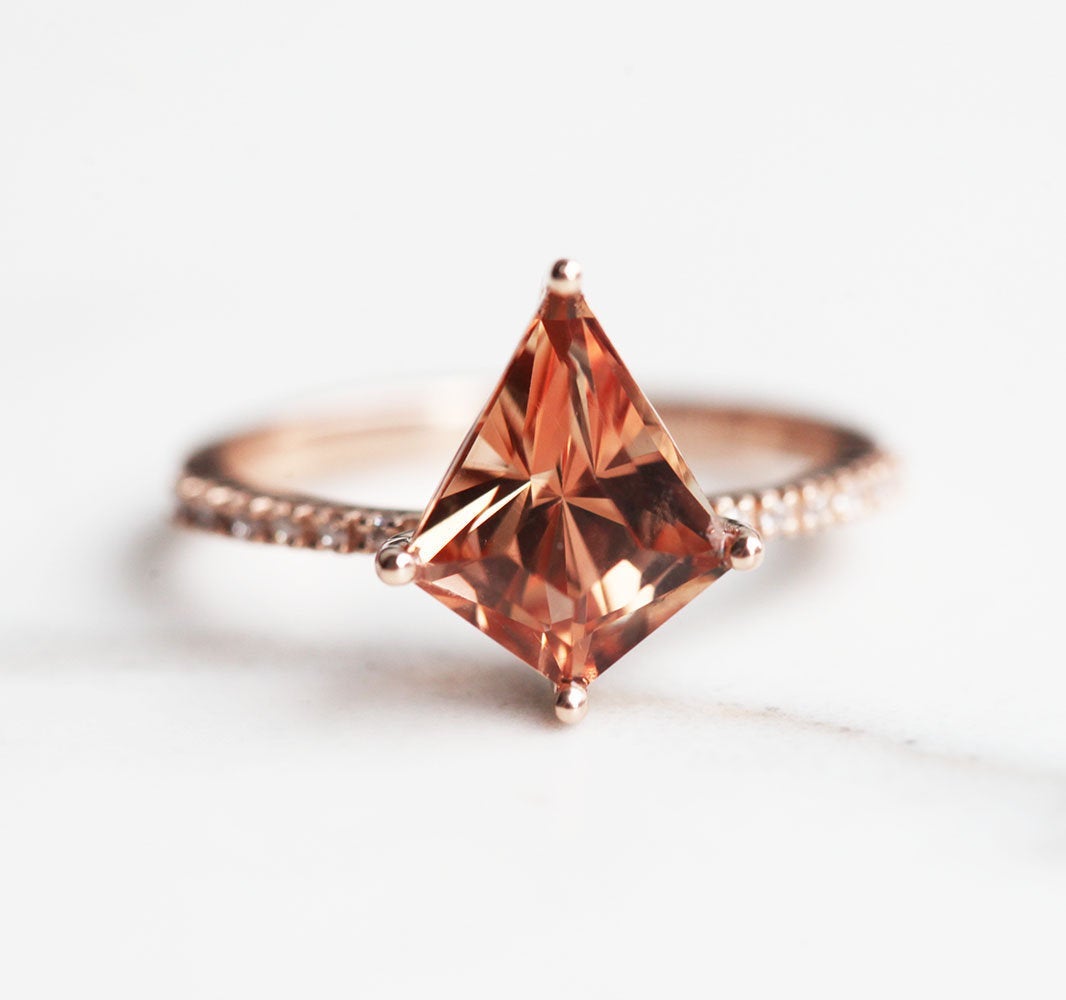VERENIČKI PRSTEN LENNOKS KITE-CUT OREGON SUNSTONE-Capucinne