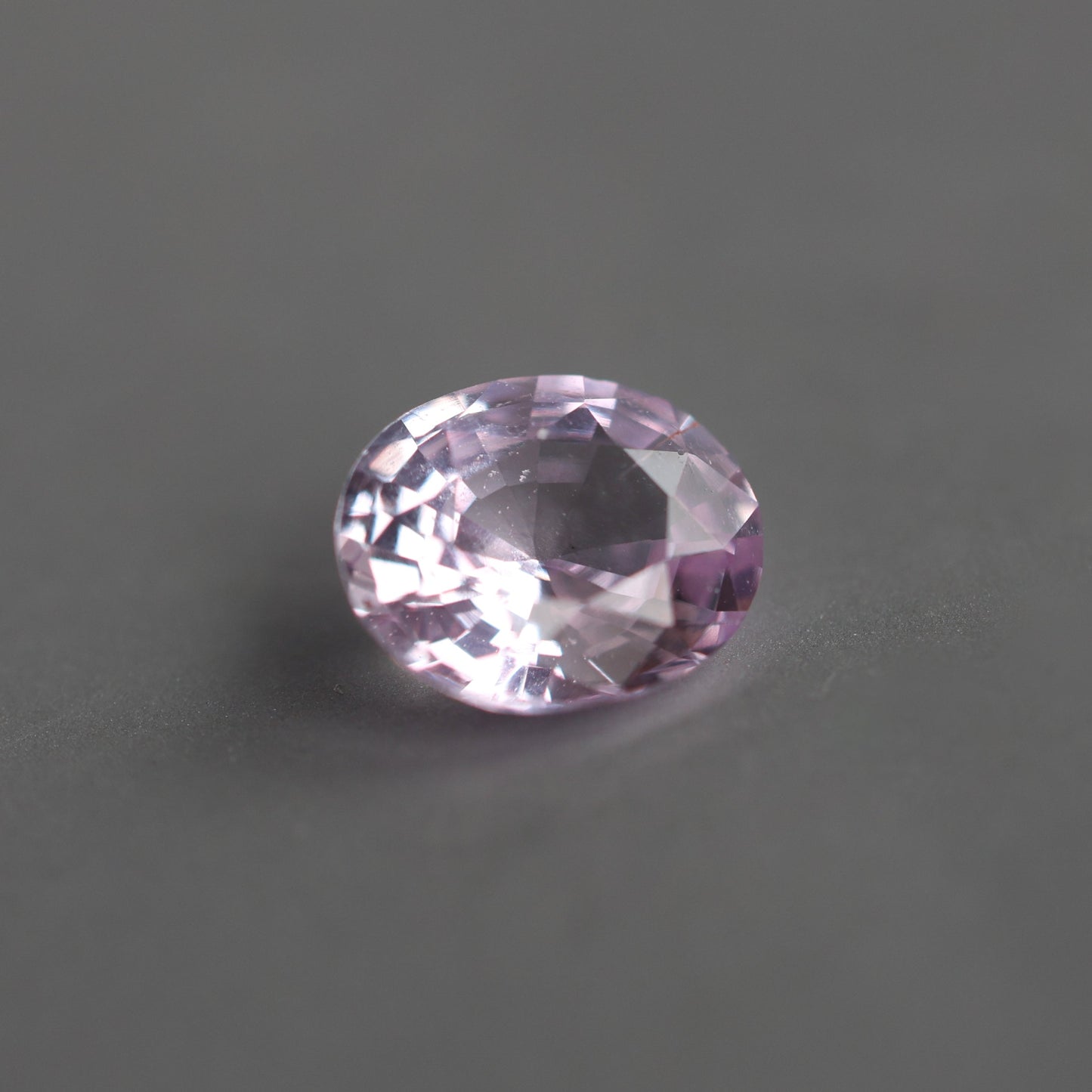 Loose roze safir ovalnog oblika