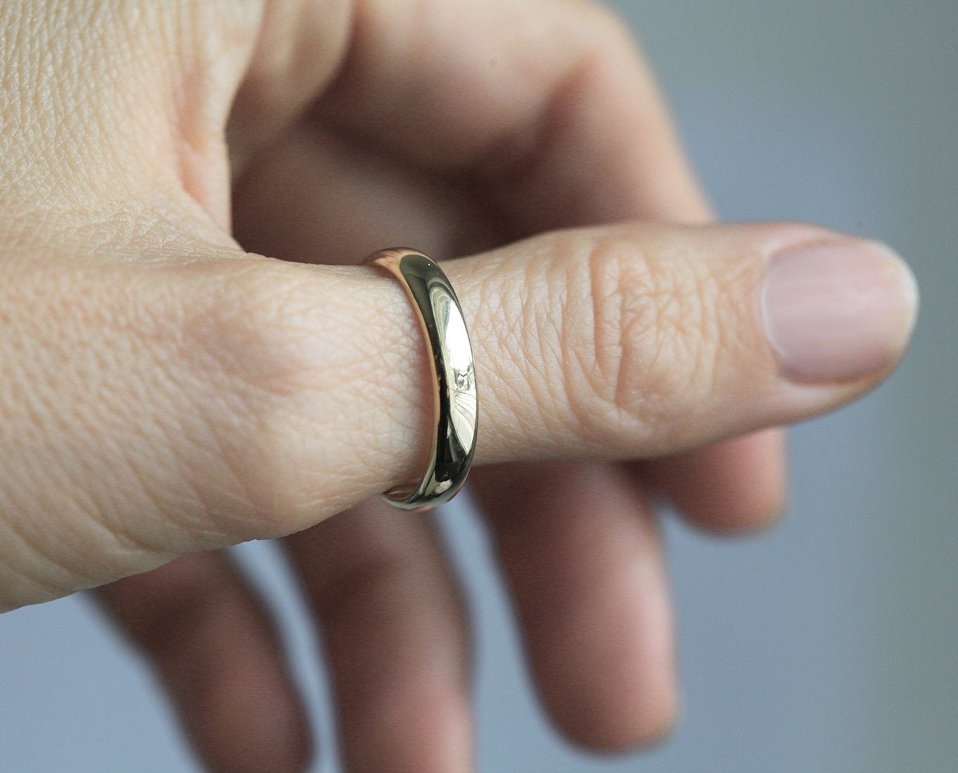 Mario 18K Gold Unisek Vedding Band-Capucinne