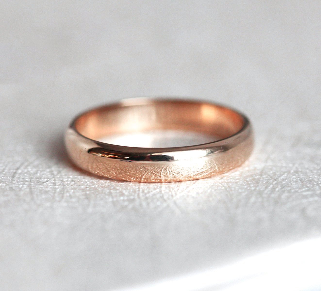 Mario 18K Gold Unisek Vedding Band-Capucinne