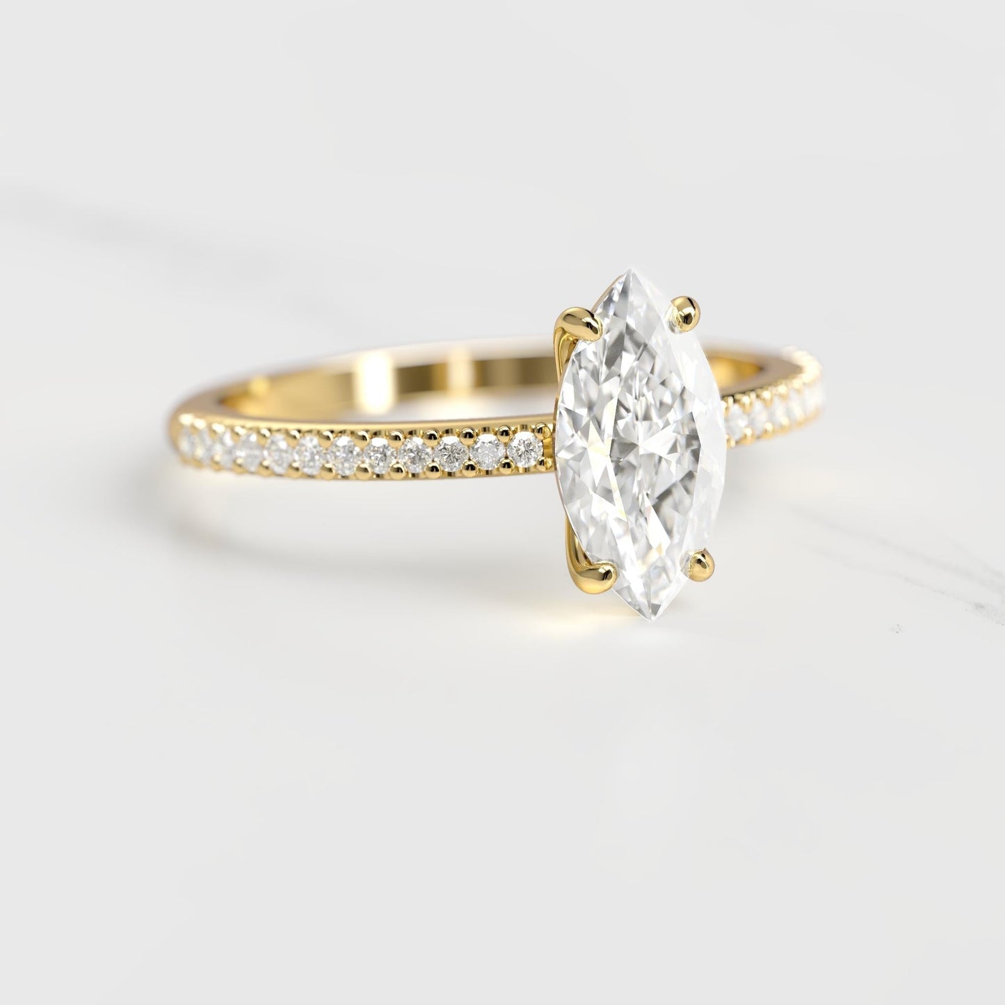 Dijamantski prsten marke Markuise half pave Solitaire