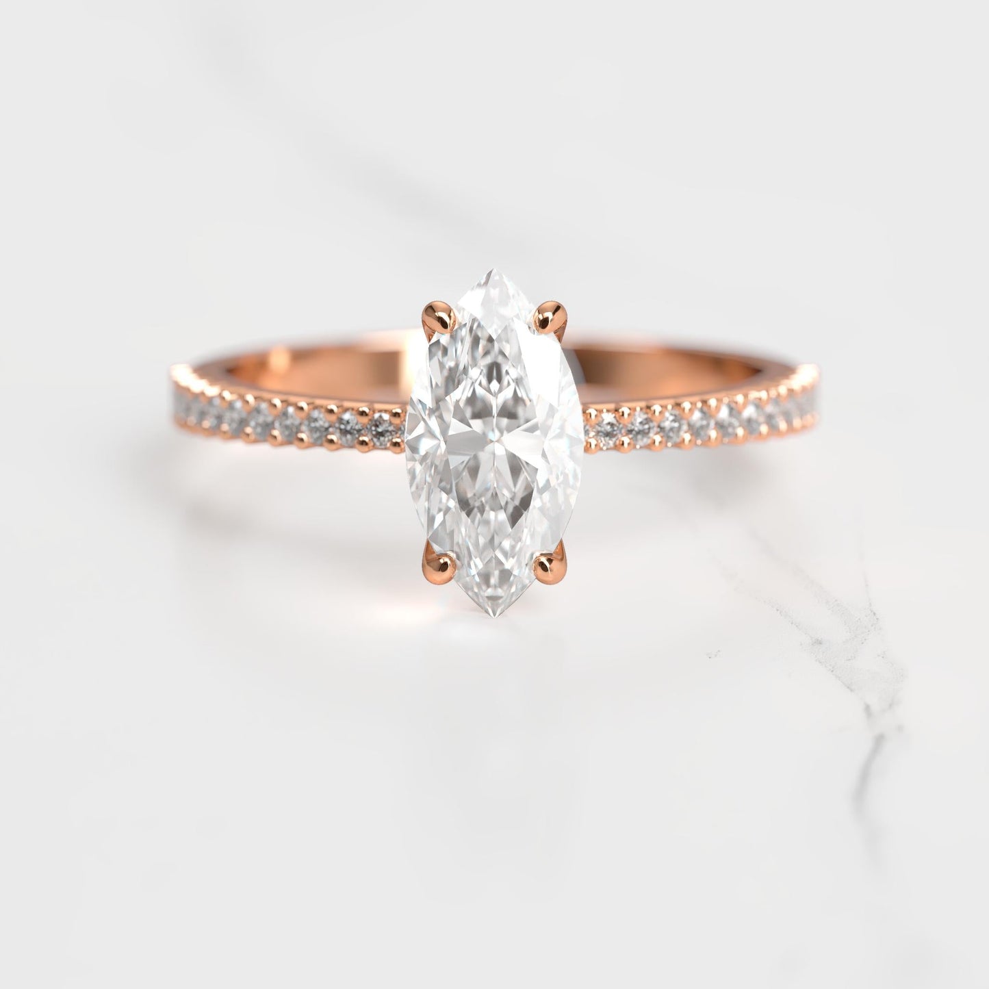 Markuise Half Pave Tapered Diamond Solitaire Prsten