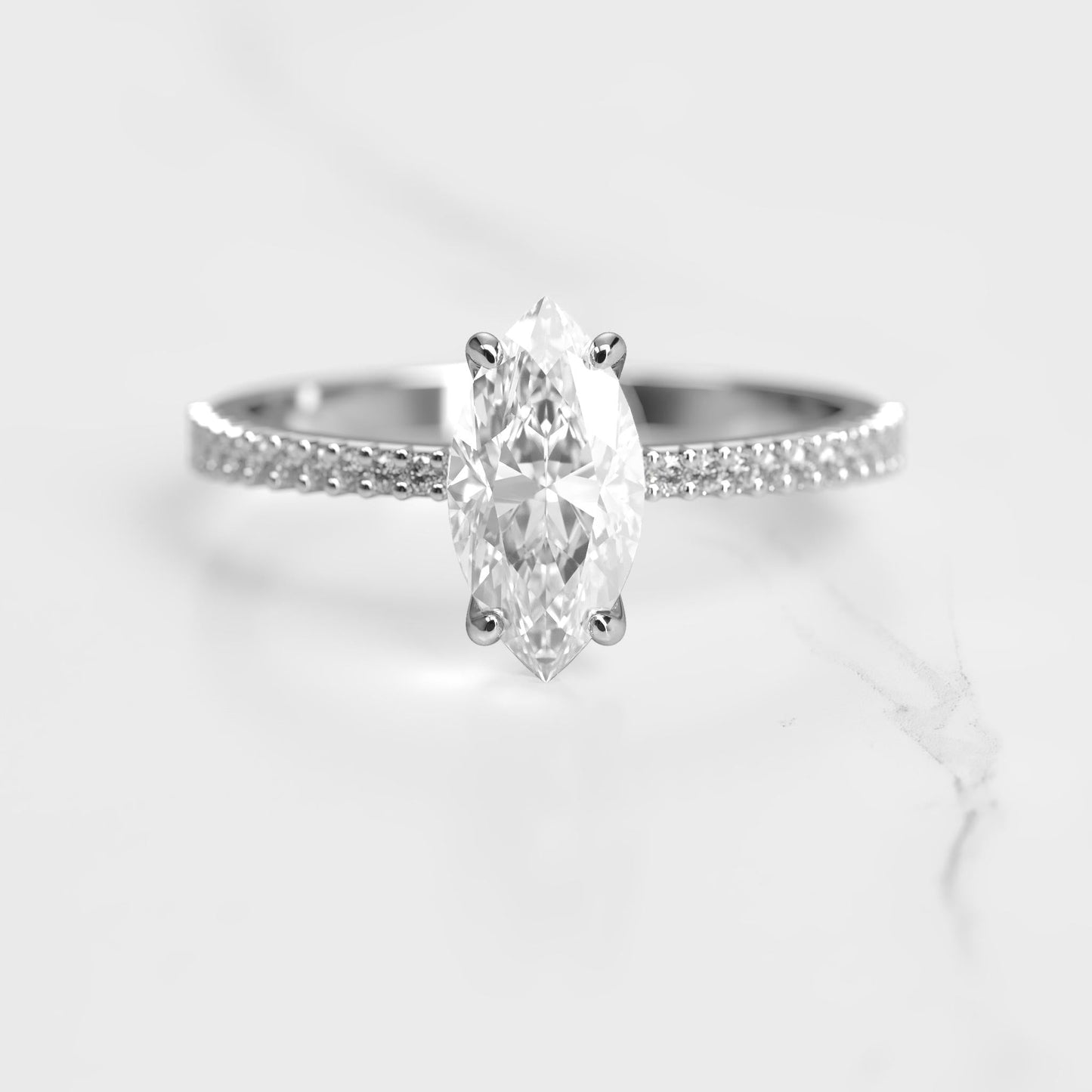 Markuise Half Pave Tapered Diamond Solitaire Prsten