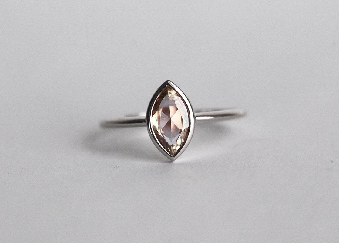 Markuise Solitaire Champagne Diamond Verenički prsten-Capucinne