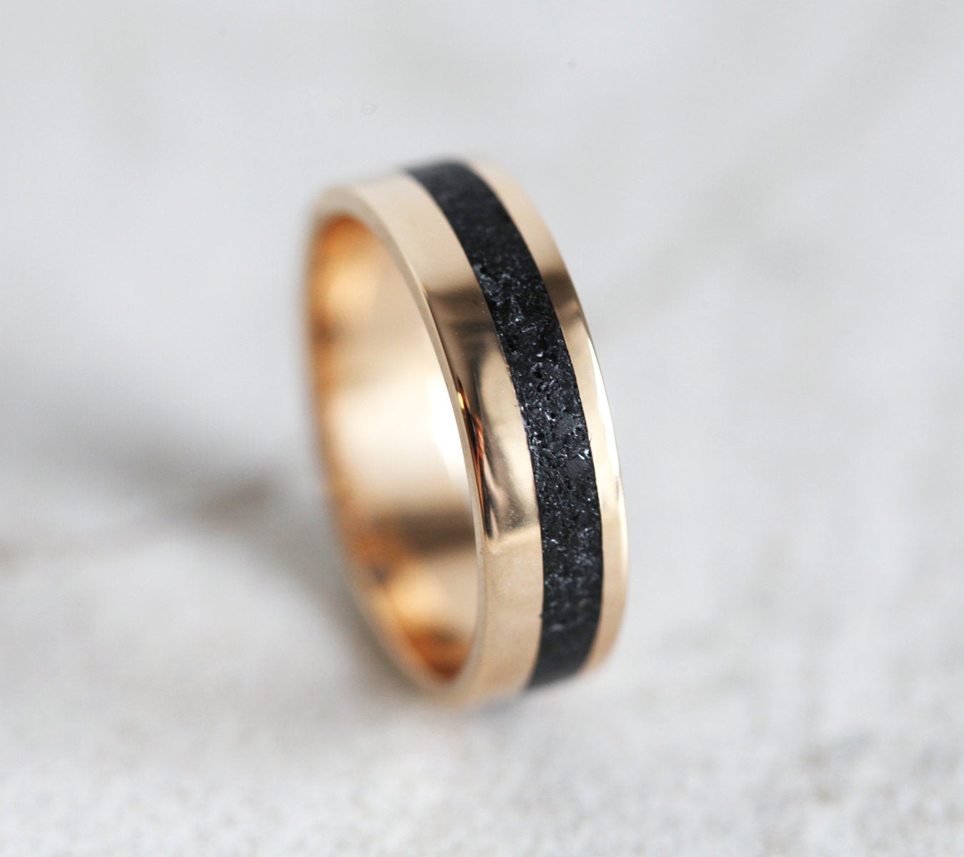 Jean Crushed Black Spinel Vedding Band-Capucinne