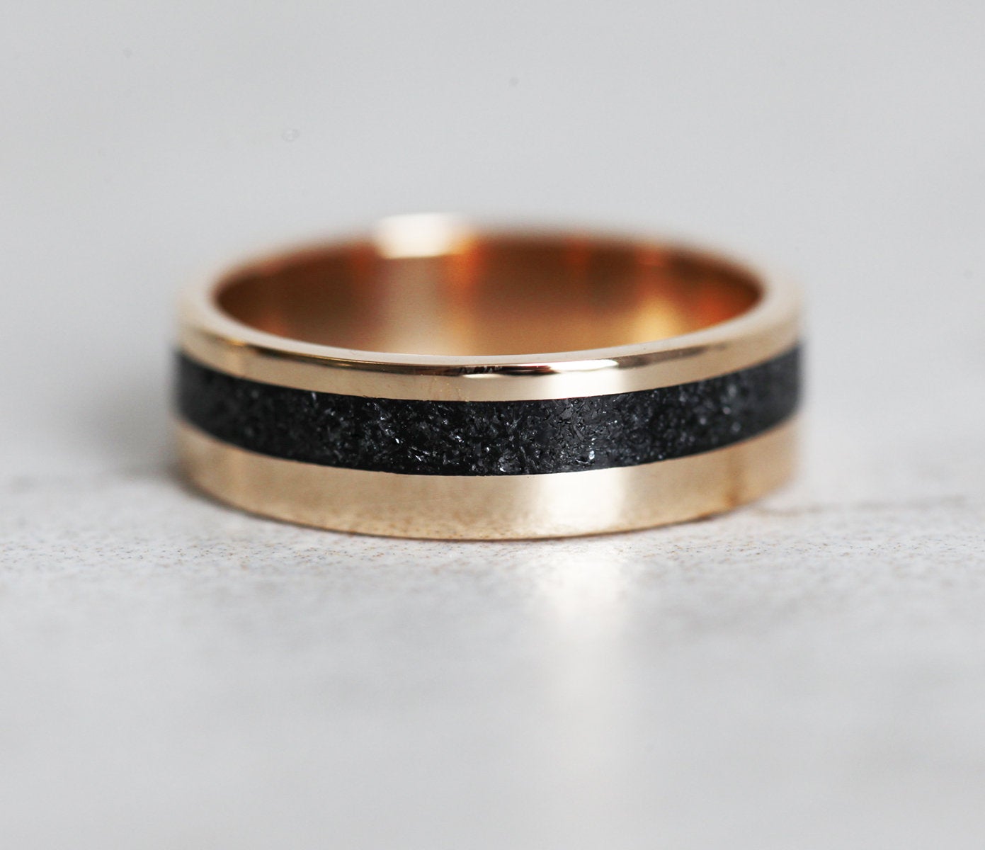 Jean Crushed Black Spinel Vedding Band-Capucinne