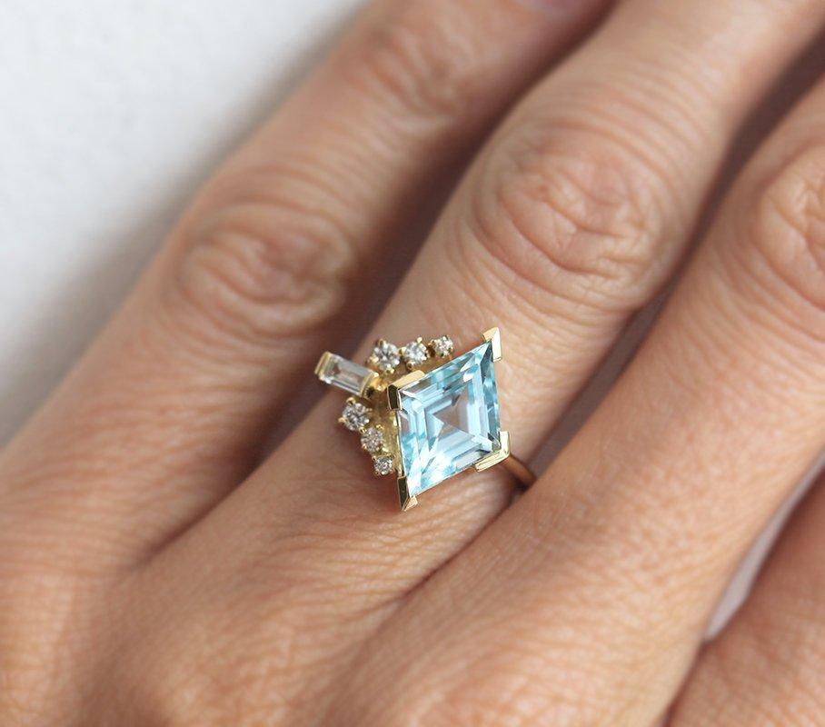 Kite Aquamarine Cluster Ring with Side Round Diamonds and one Baguette White Diamond