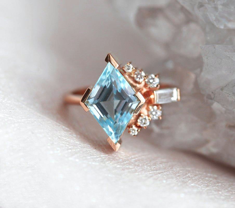 Kite Aquamarine Cluster Ring with Side Round Diamonds and one Baguette White Diamond