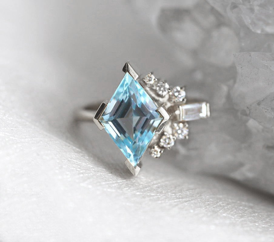 Kite Aquamarine Cluster Ring with Side Round Diamonds and one Baguette White Diamond