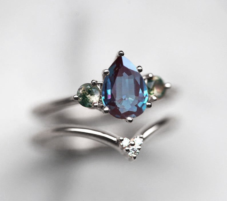 Aleksandritski prsten od tile kruške sa 2 bočna okrugla kamena Moss Agate
