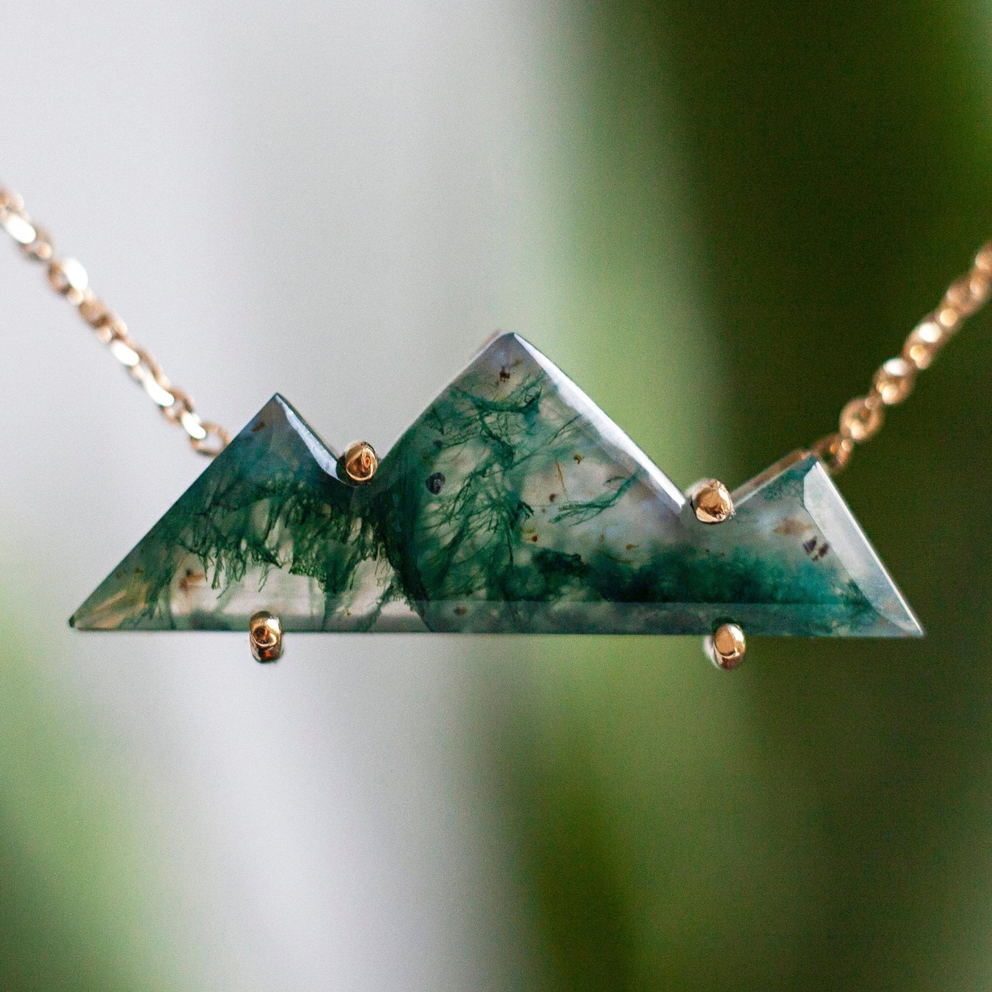 Ogrlica Moss Agate Moss Agate od tri vrha sa lančićem od žutog zlata