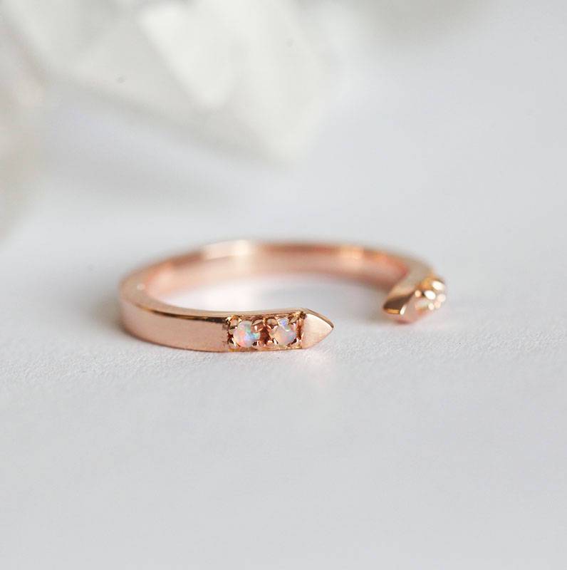 Okrugli Australian Opal Rose Gold Open Band