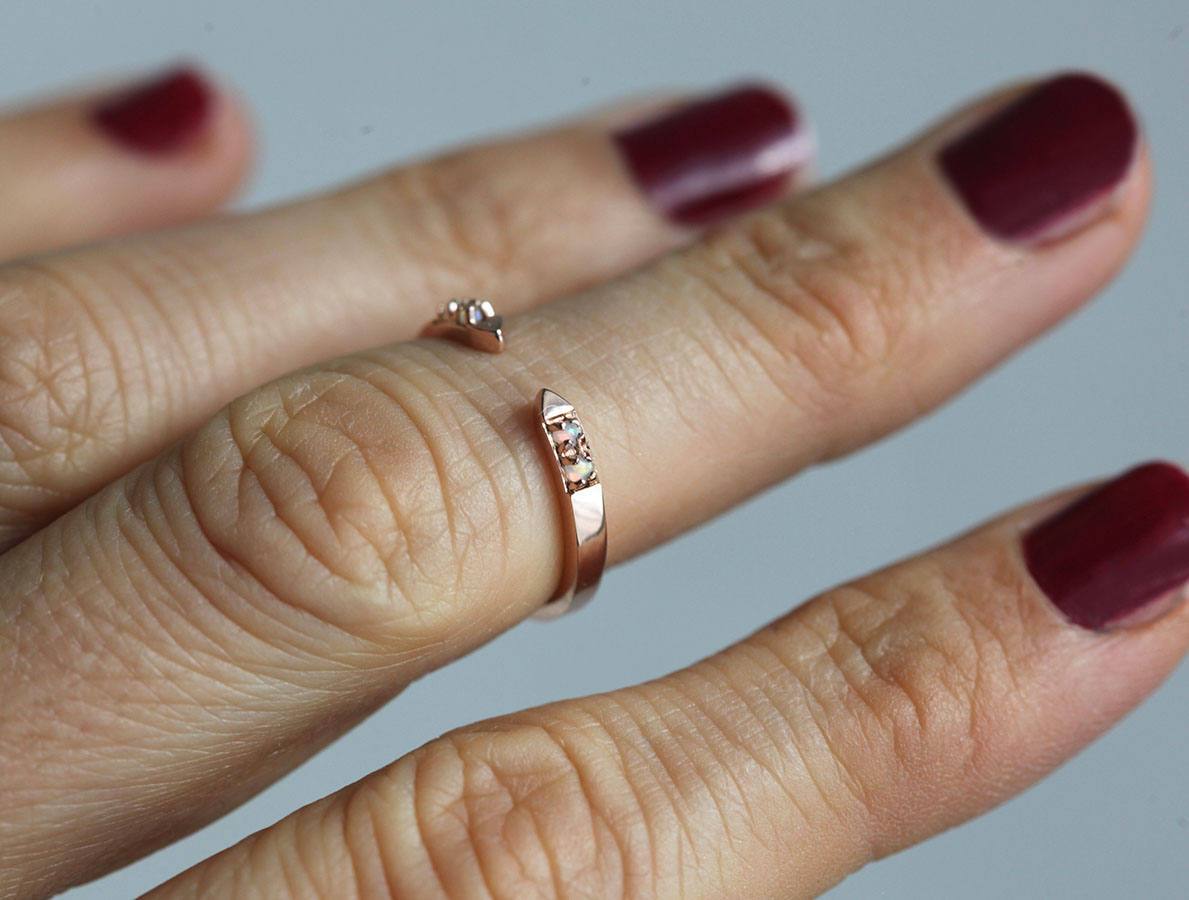 Okrugli Australian Opal Rose Gold Open Band