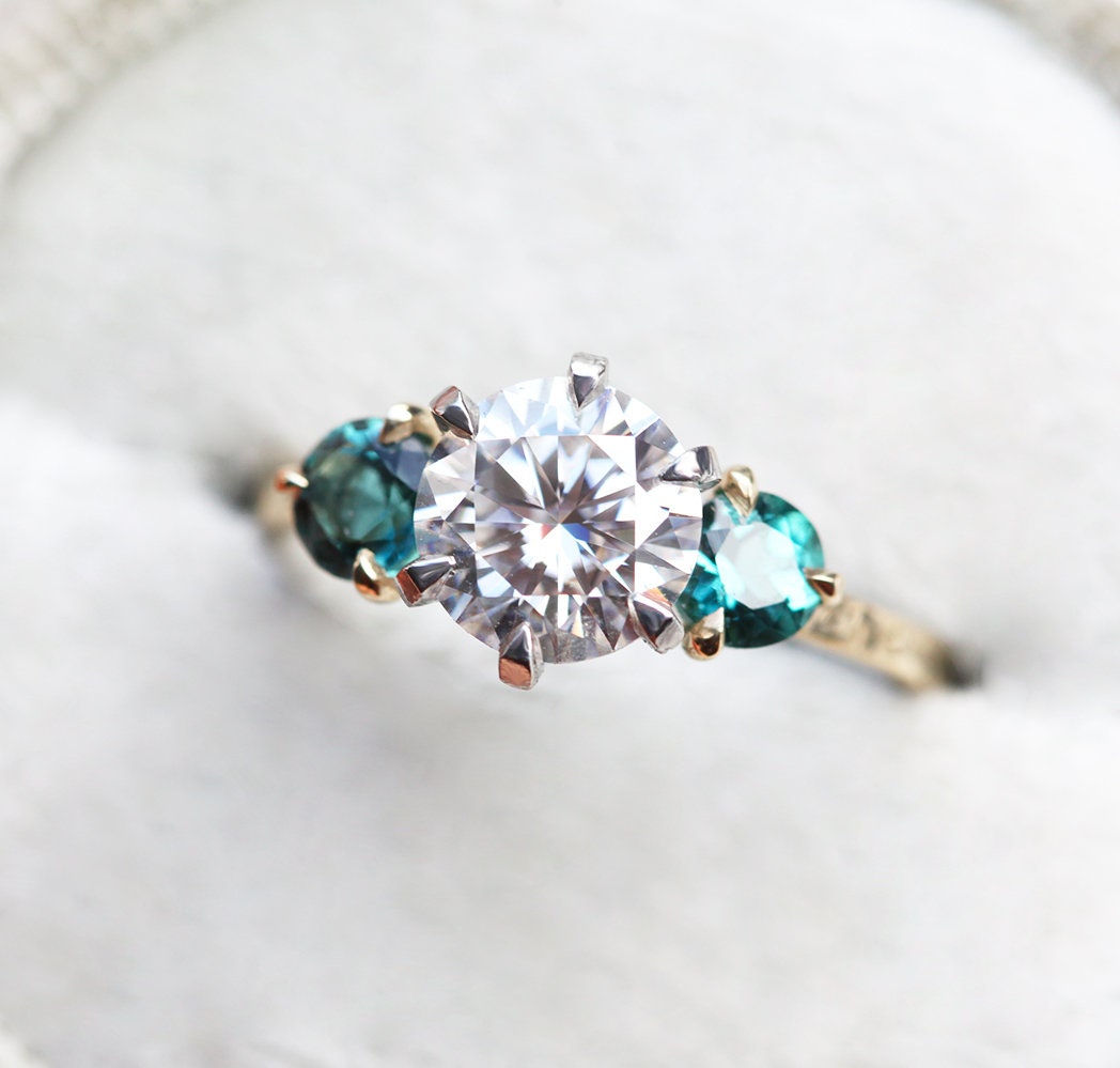 Paloma Moissanite Tri kamena Prsten-Capucinne