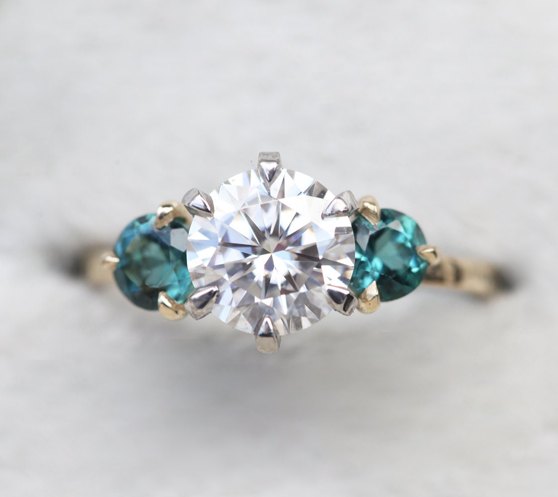 Paloma Moissanite Tri kamena Prsten-Capucinne