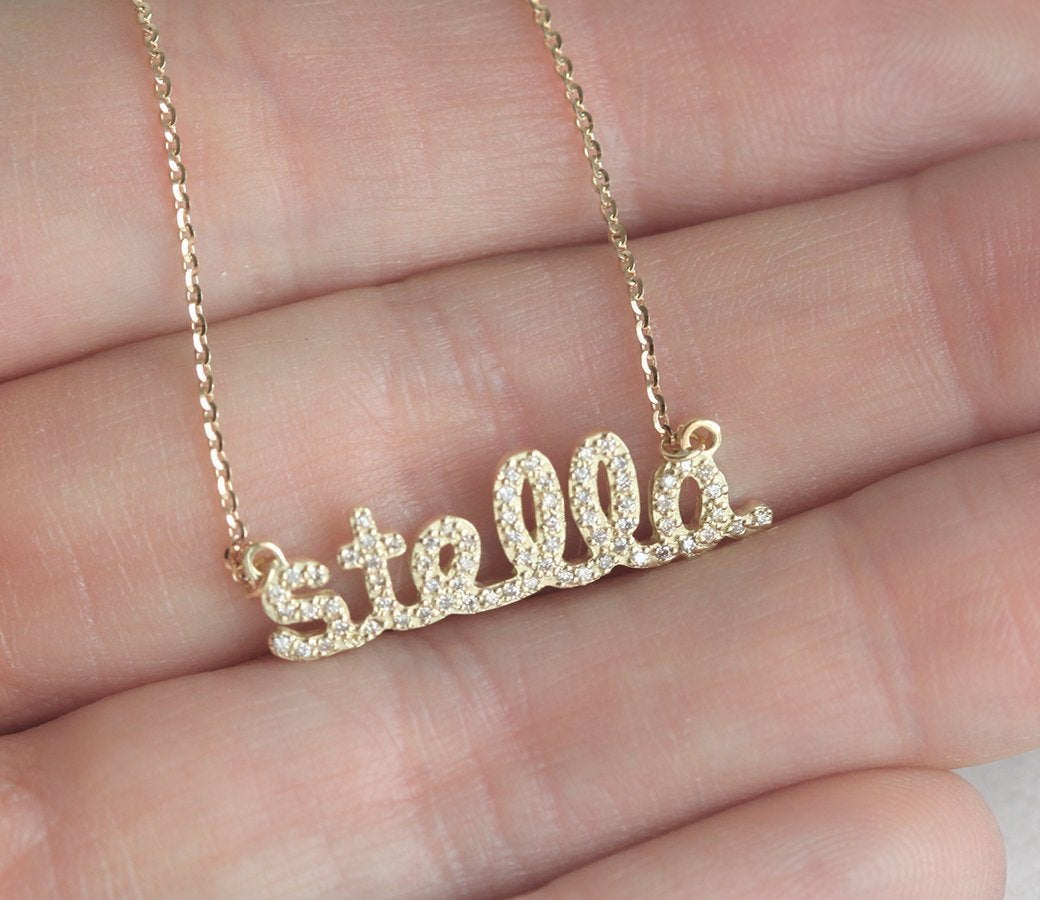 Zlatna ogrlica sa tirkiznim personalizovanim umetkom imena