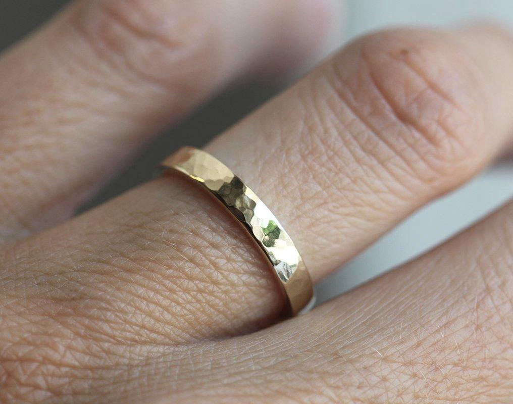 Pierrot Hammered Ring, Vedding Ring-Capucinne