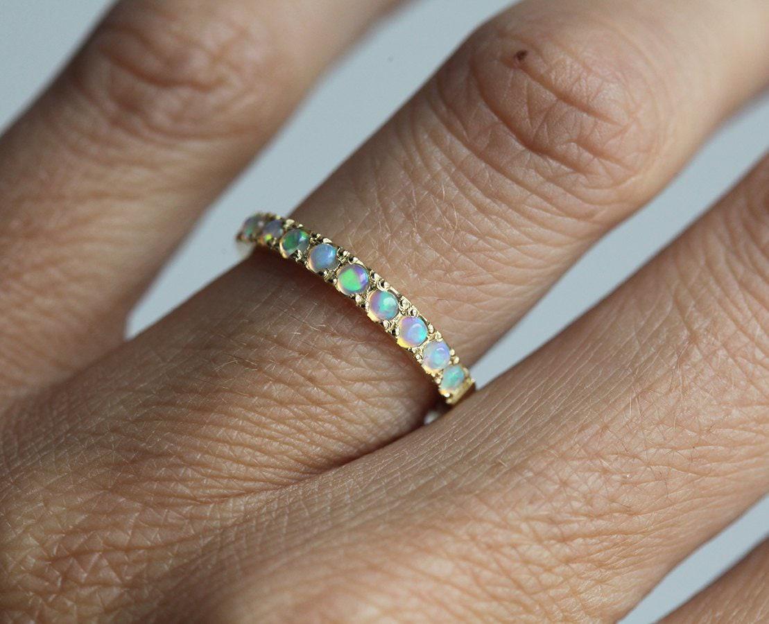 Okrugli Opal Eterniti Iellov Gold Band