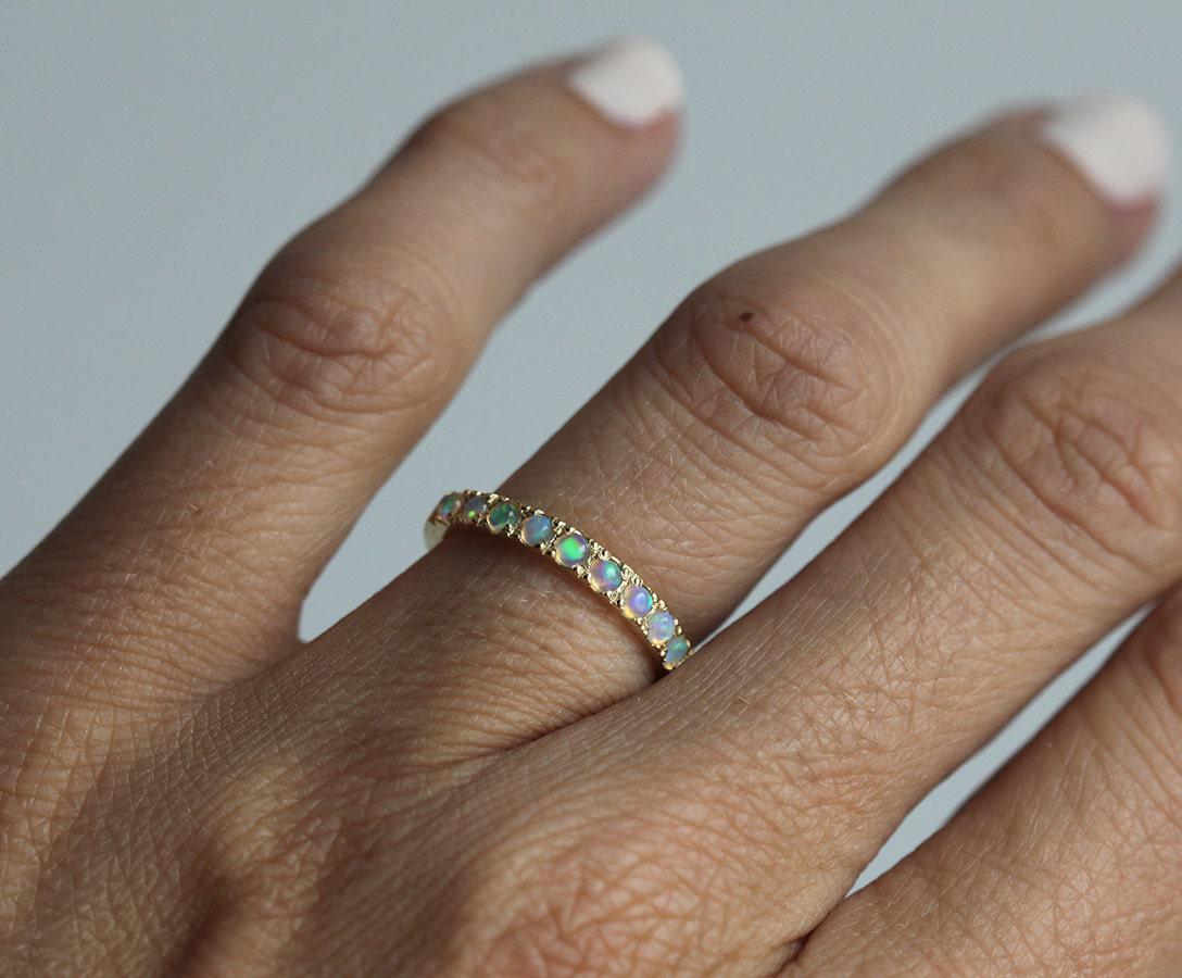 Okrugli Opal Eterniti Iellov Gold Band
