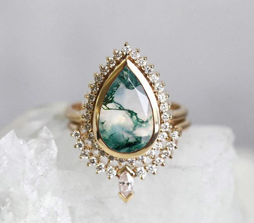 Prsten Pear Moss Agate sa bočnim malim belim dijamantima