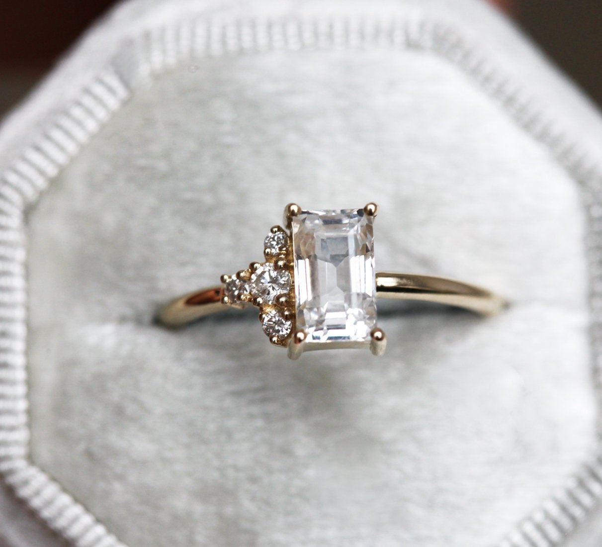Theodore Vhite Sapphire Diamond Ring-Capucinne