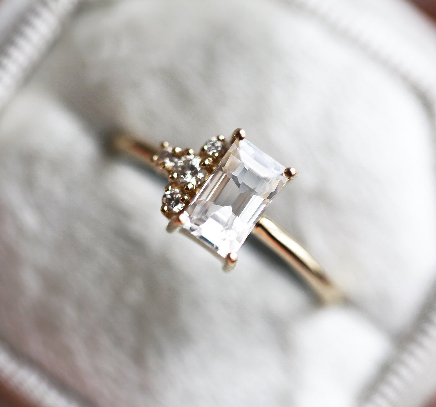 Theodore Vhite Sapphire Diamond Ring-Capucinne