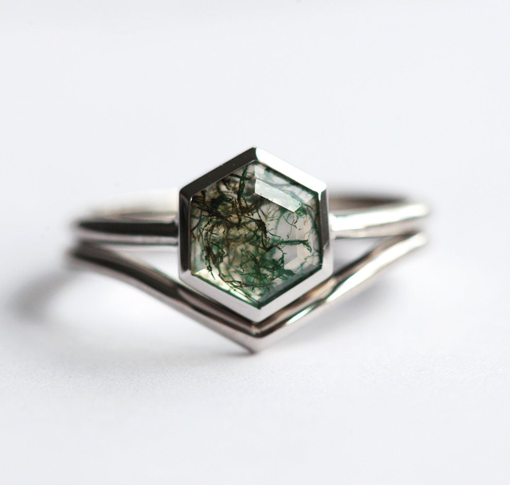 Šestougaoni prsten sa Moss Agate, traka u stilu pasijansa