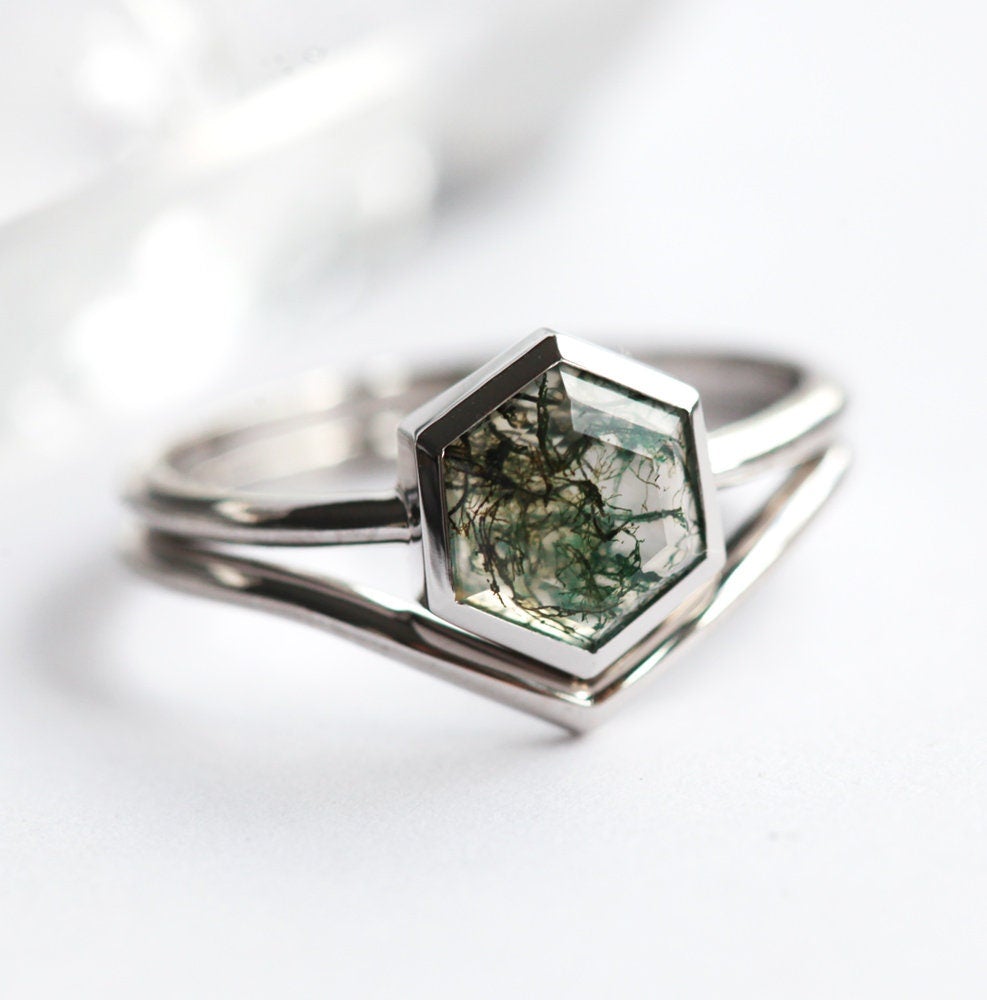 Šestougaoni prsten sa Moss Agate, traka u stilu pasijansa