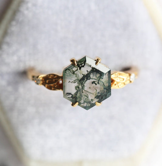 Zeleni šestougaoni prsten Moss Agate sa bočnim dijamantima