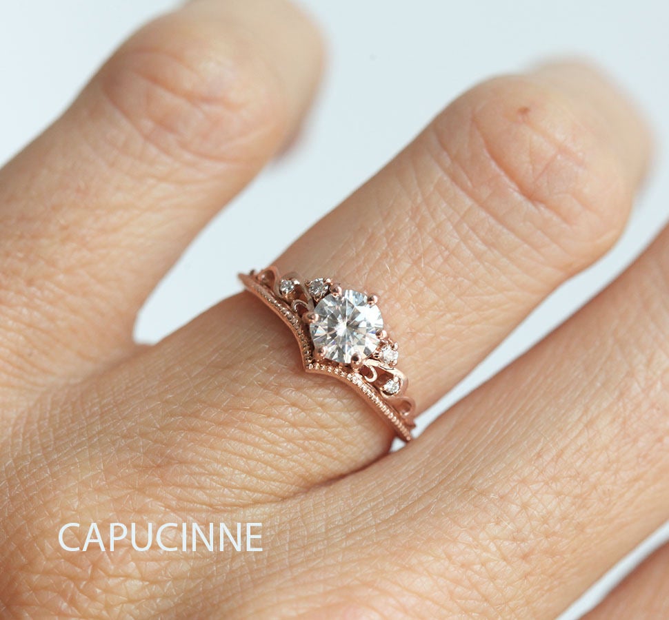 BELLA MOISSANITE & Milgrain PRSTEN SET SA BOČNIM DIJAMANTIMA-Capucinne