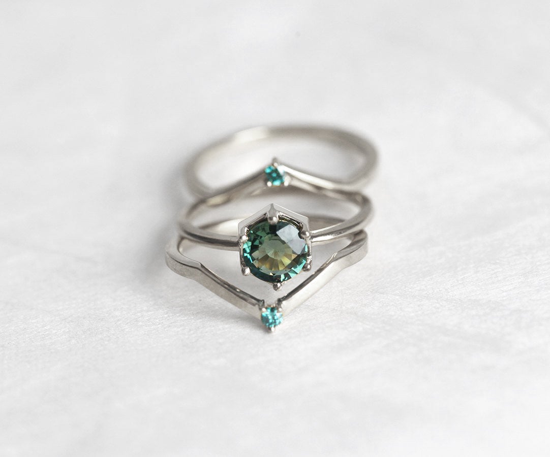 Teal Blue Round Diamond Nesting Band u obliku slova V