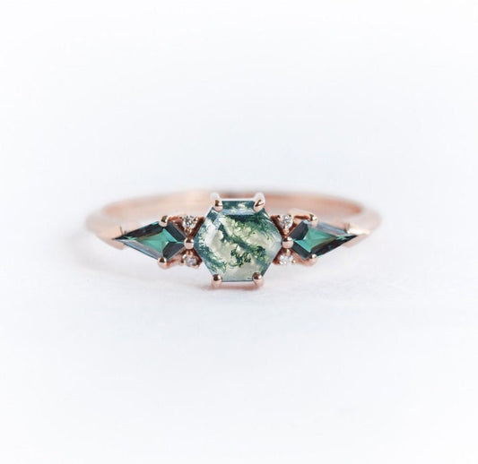 Beli zeleni šestougaoni prsten od Moss Agate sa bočnim kamenjem topaza i okruglim belim dijamantima