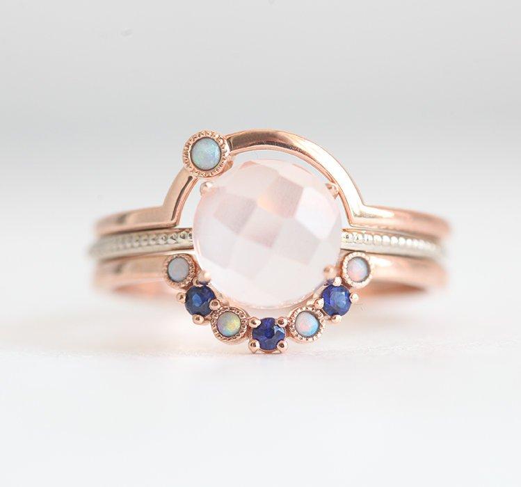 Zakrivljeni Opal Nesting Band sa Milgrain detaljima