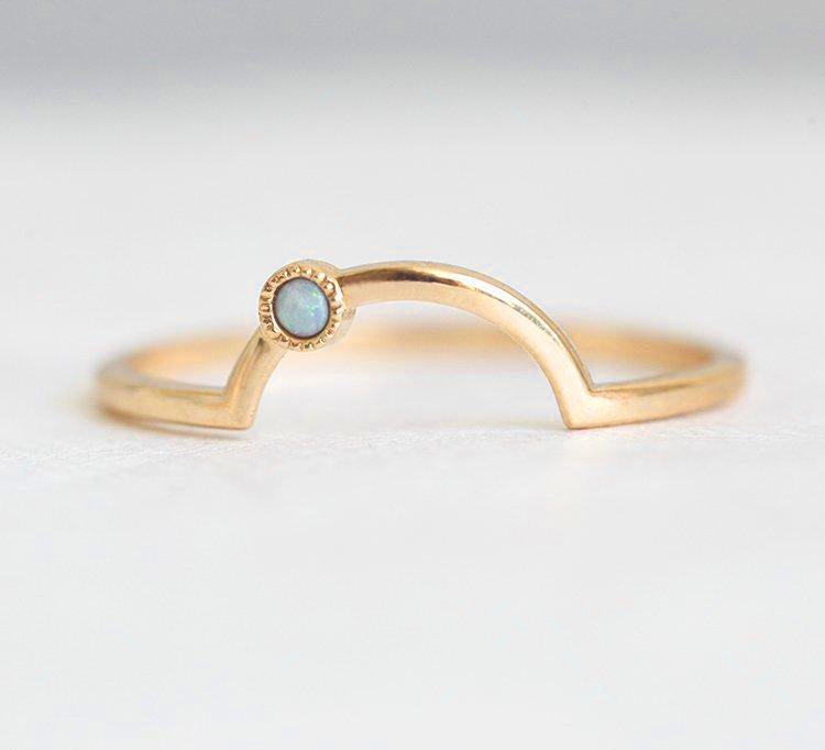 Zakrivljeni Opal Nesting Band sa Milgrain detaljima