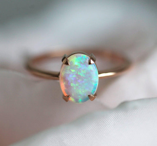 Solitaire Oval Opal Prsten