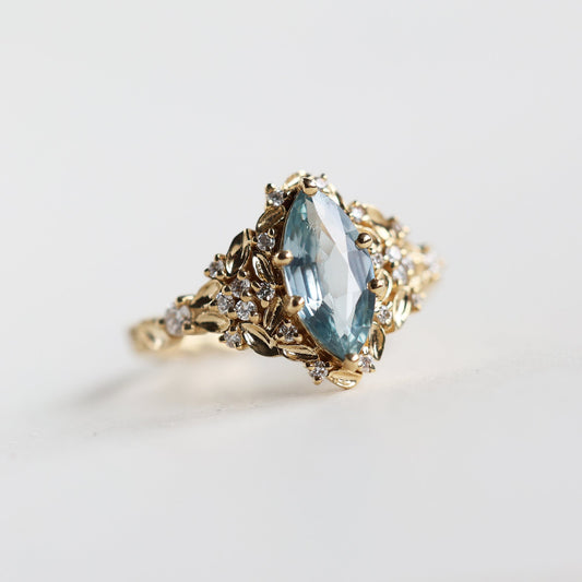 Elara marquise aqua safirni prsten sa listovima i dijamantskim detaljima