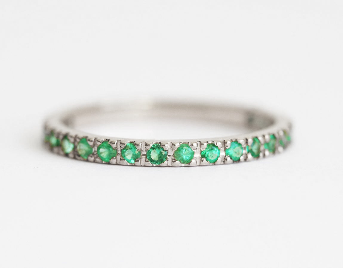 Vjenčani prsten Half Eterniti Round Emerald, žuto zlato