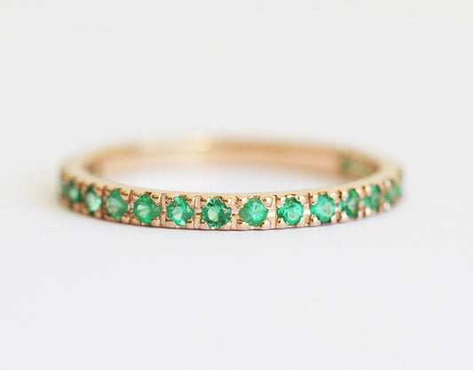 Vjenčani prsten Half Eterniti Round Emerald, žuto zlato