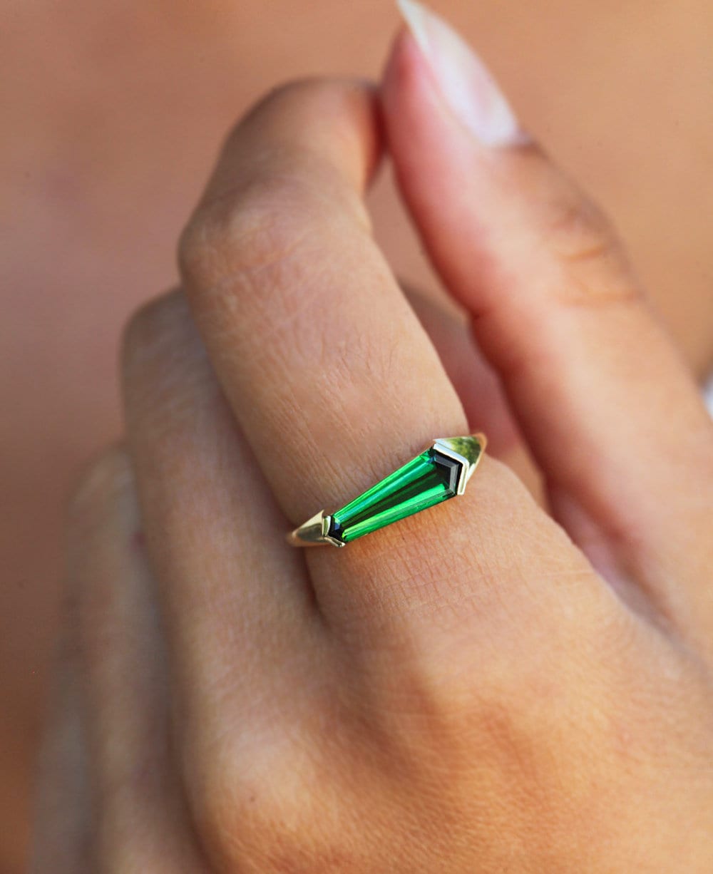 Green Shield Tourmaline Solitaire Prsten
