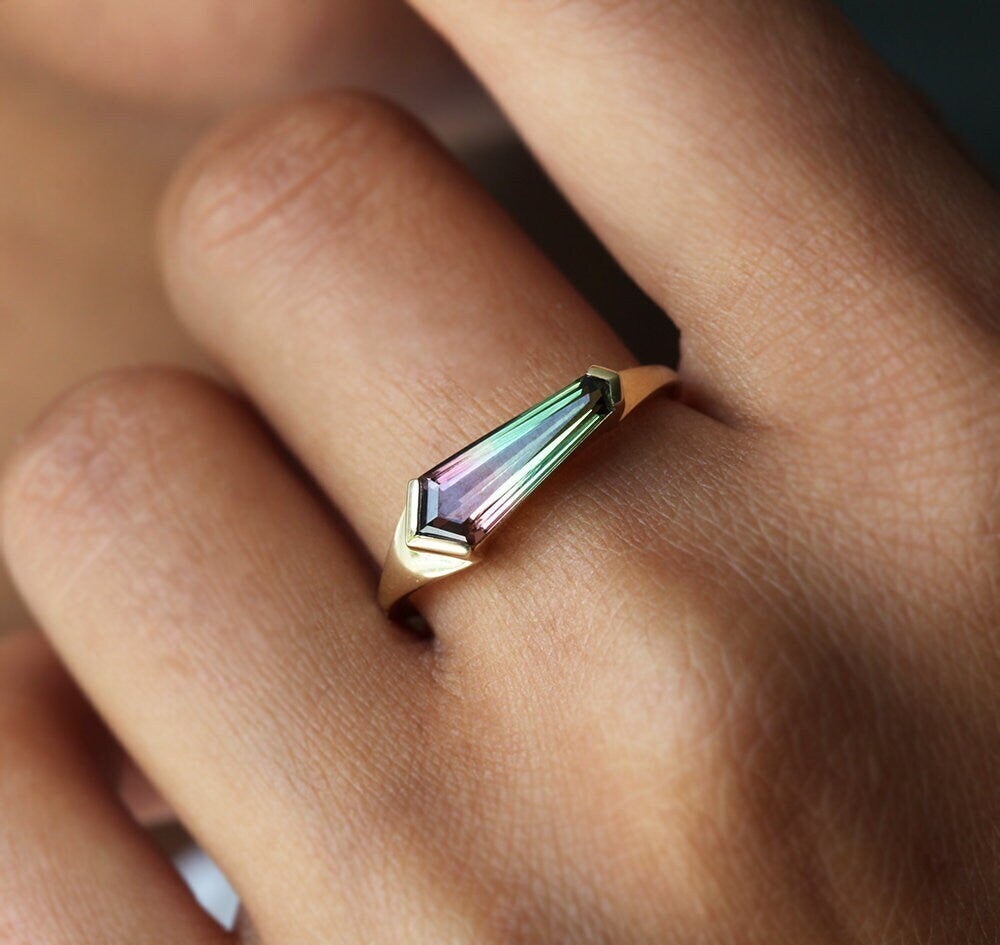 Green Shield Tourmaline Solitaire Prsten