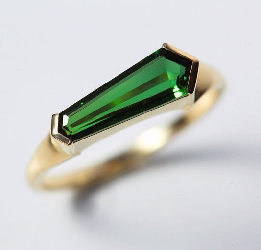 Green Shield Tourmaline Solitaire Prsten