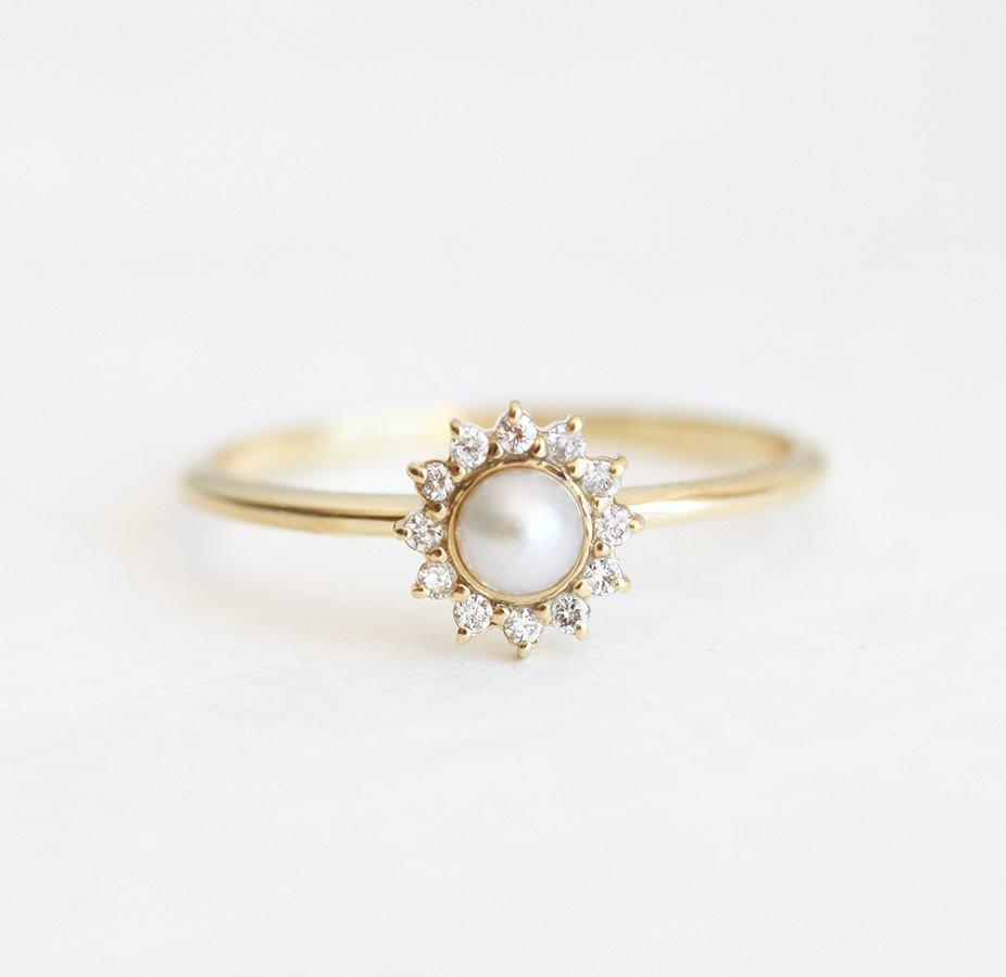 JESSIE VHITE PEARL PRSTEN-Capucinne