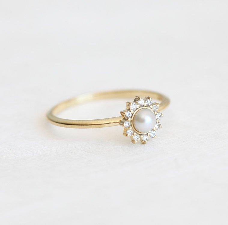 JESSIE VHITE PEARL PRSTEN-Capucinne