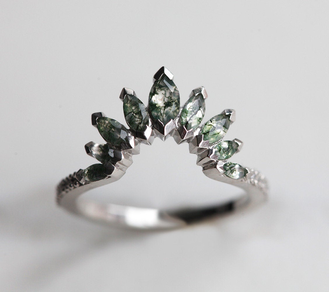 Okrugli mesečev kamen sa kompletom prstena od Moss Agate i belim dijamantima