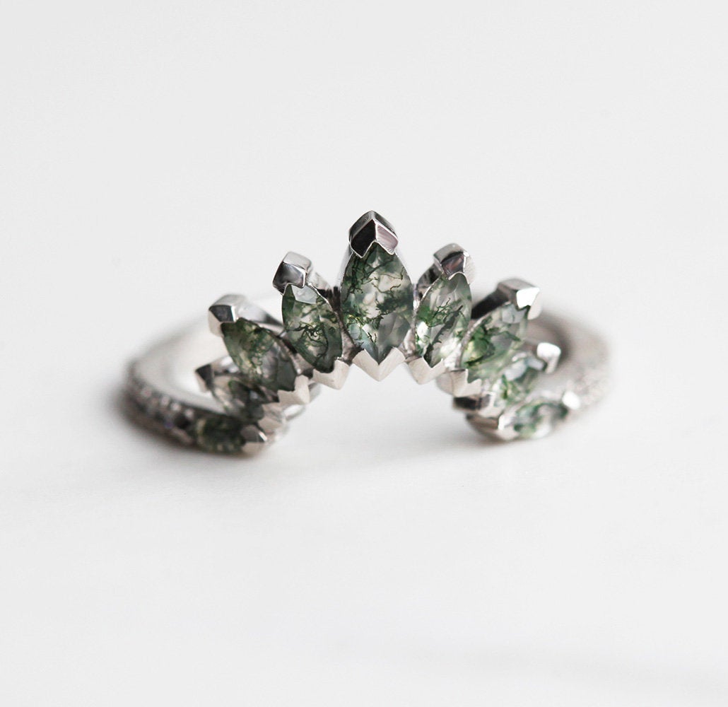 Okrugli mesečev kamen sa kompletom prstena od Moss Agate i belim dijamantima