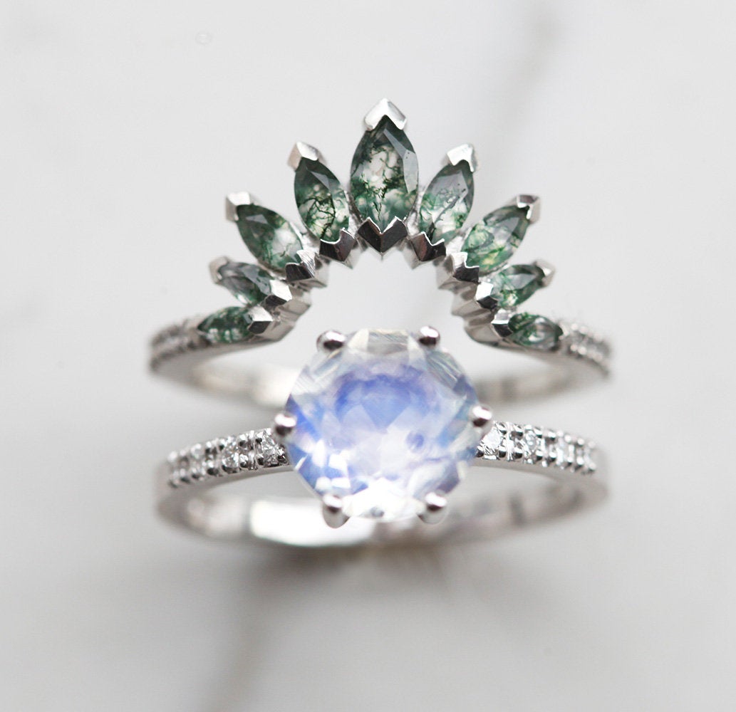 Okrugli mesečev kamen sa kompletom prstena od Moss Agate i belim dijamantima